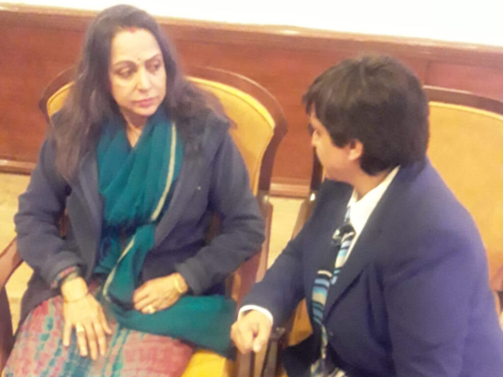 Dr Abha Agrawal with Honble MP Hema Malini